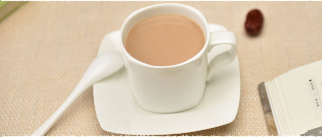 tra do vao sua hay sua do vao tra Trà đổ vào sữa hay sữa đổ vào trà?